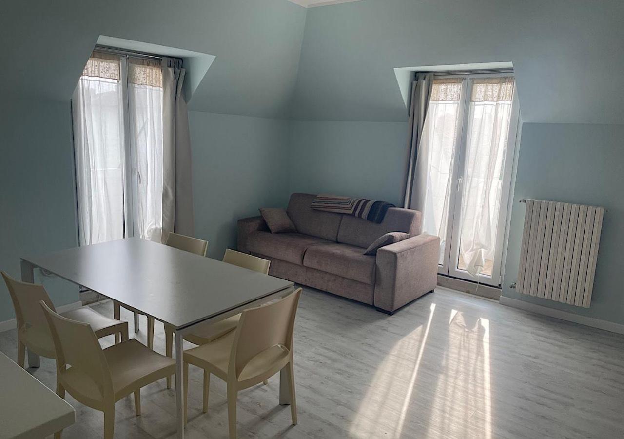 דסנזאנו דל גארדה La Magnolia Apartaments IV Tulip מראה חיצוני תמונה